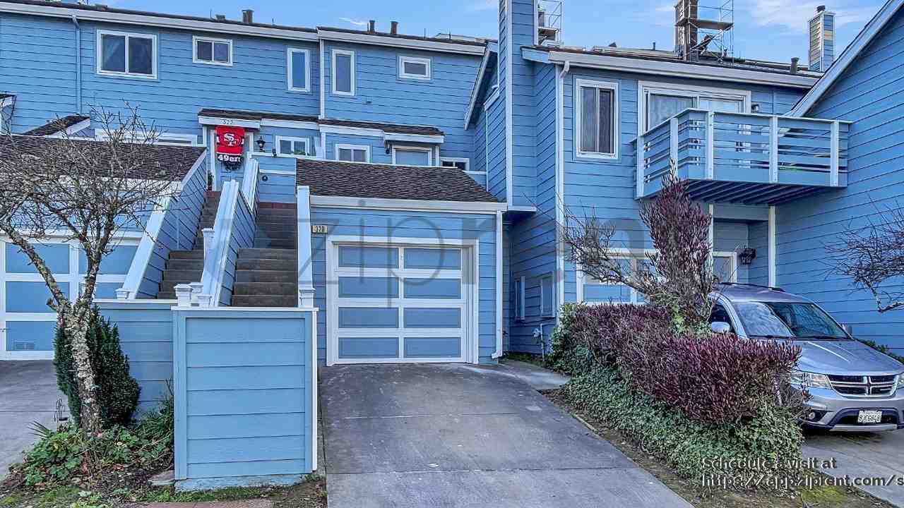 320 Barbara Ln - Photo 5 of 26