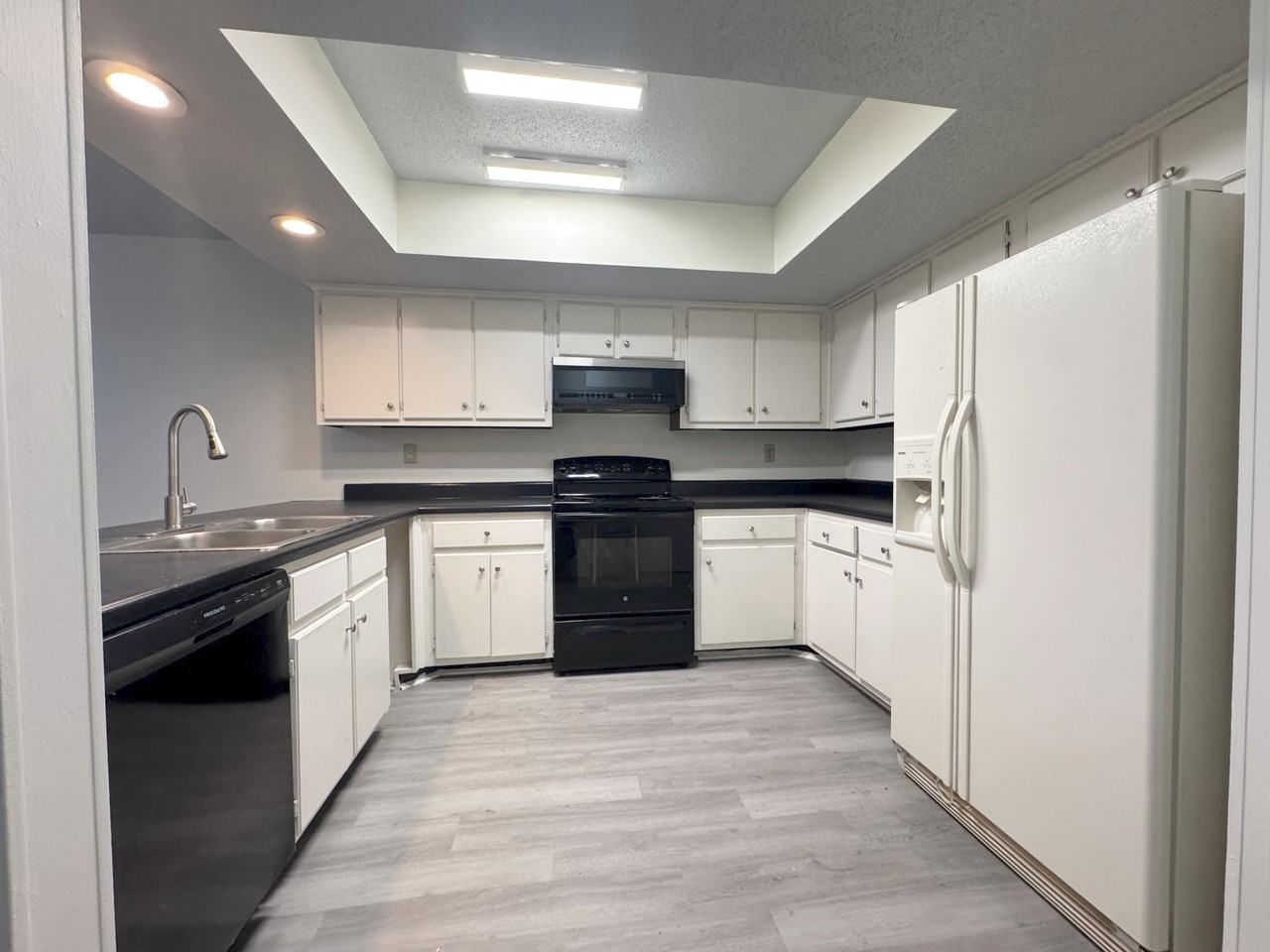 3092 Wesley Ct #1 - Photo 4 of 11