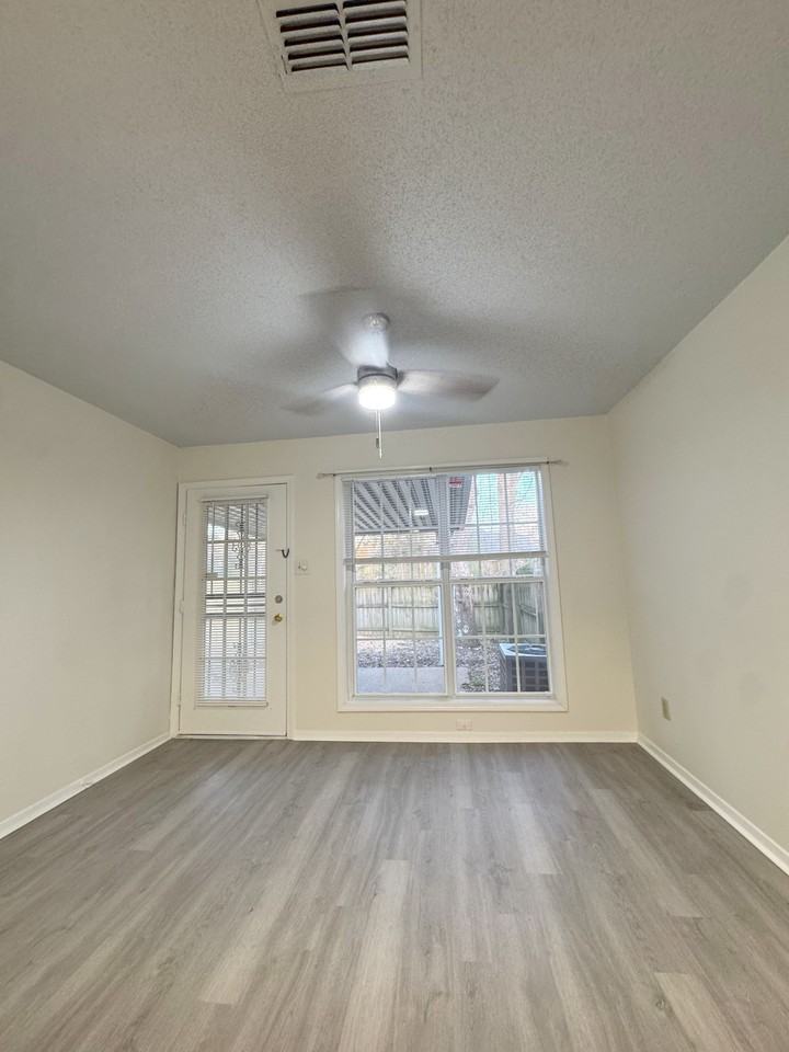 3092 Wesley Ct #1 - Photo 5 of 11