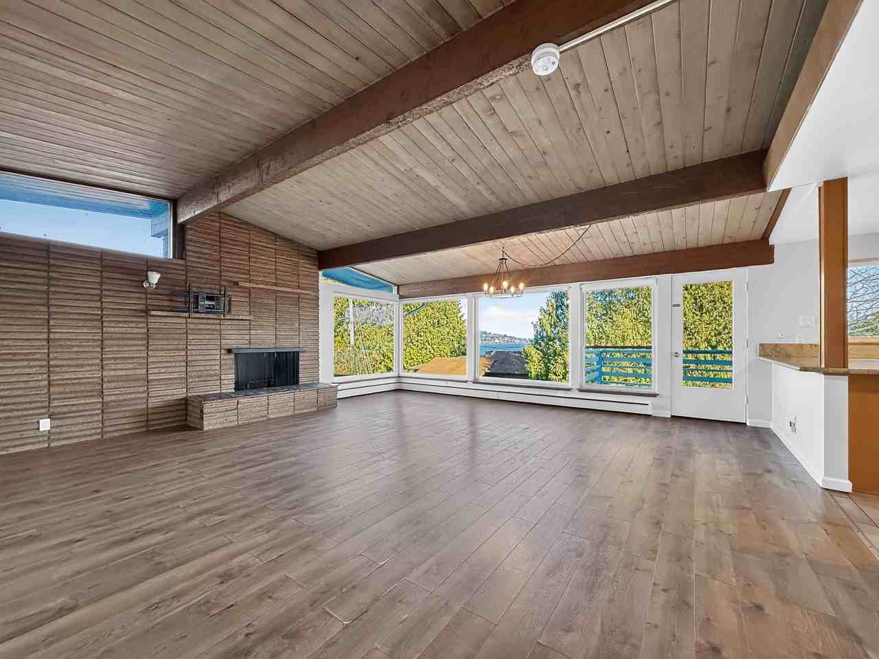 11006 Lotus Pl S - Photo 4 of 20