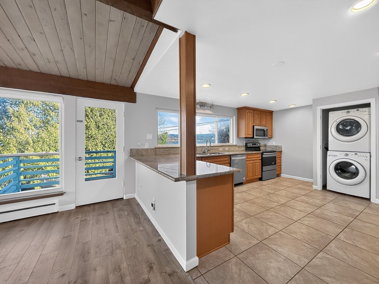 11006 Lotus Pl S - Photo 6 of 20