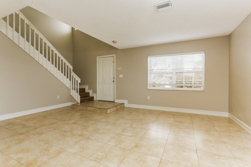 40 Nw 110th Ave - Photo 4 of 17