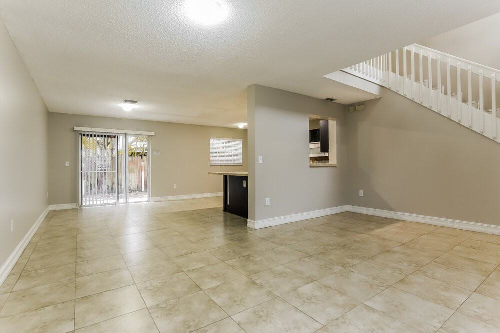 40 Nw 110th Ave - Photo 5 of 17