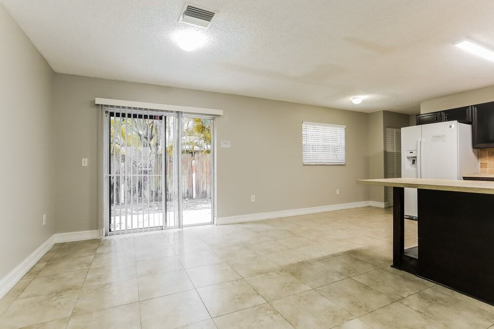 40 Nw 110th Ave - Photo 6 of 17