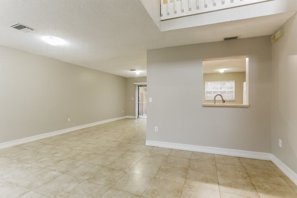 40 Nw 110th Ave - Photo 7 of 17