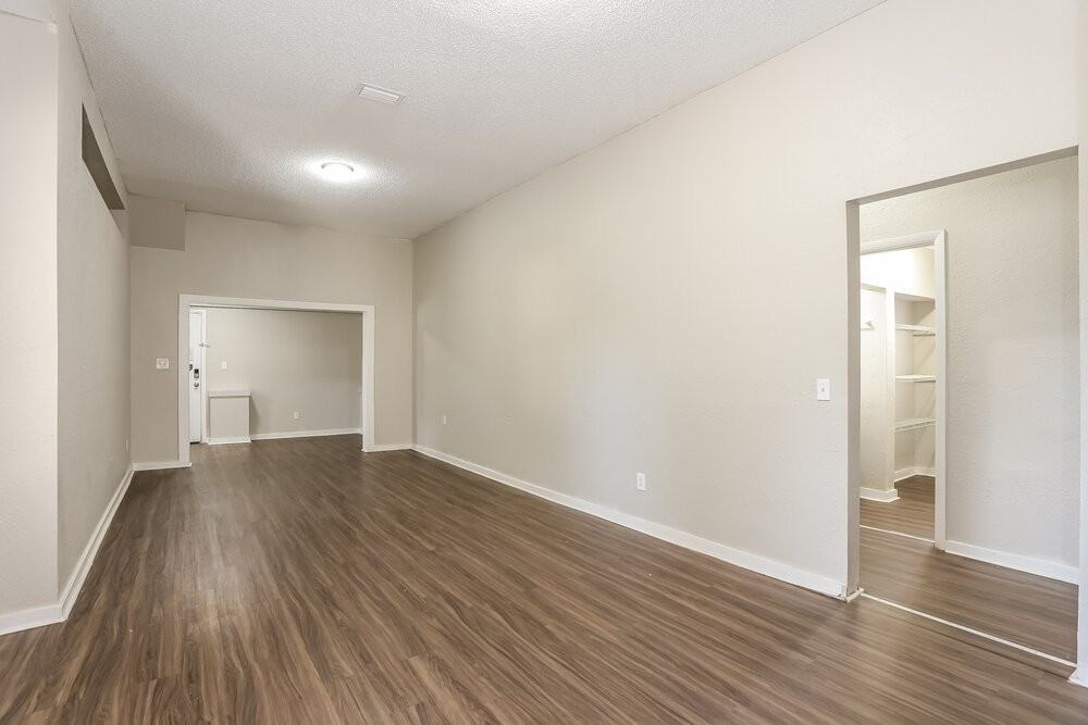 2839 Spring Park Rd - Photo 3 of 16