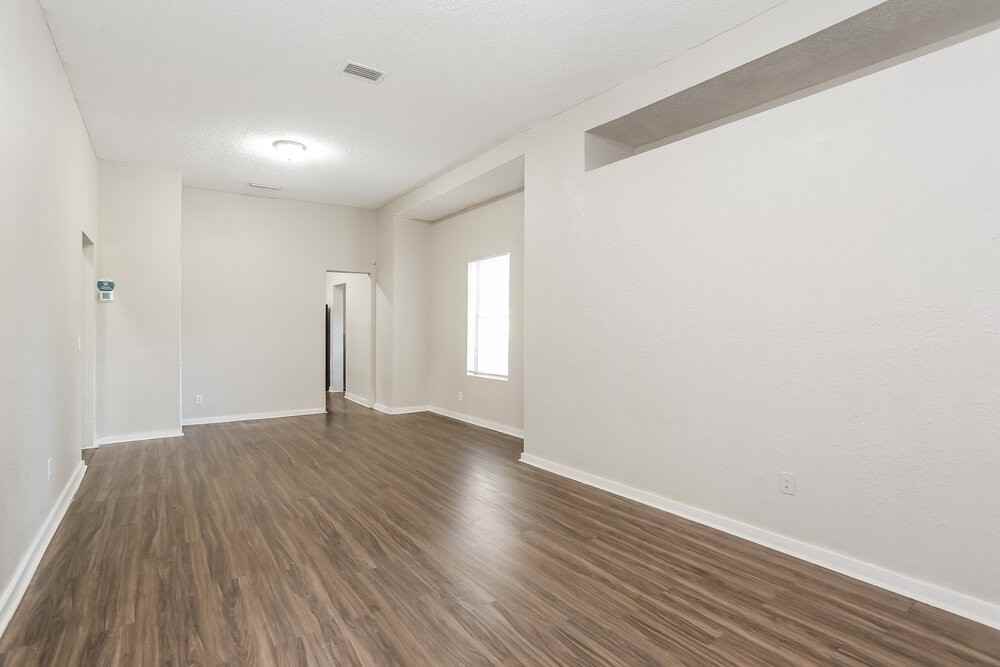 2839 Spring Park Rd - Photo 4 of 16