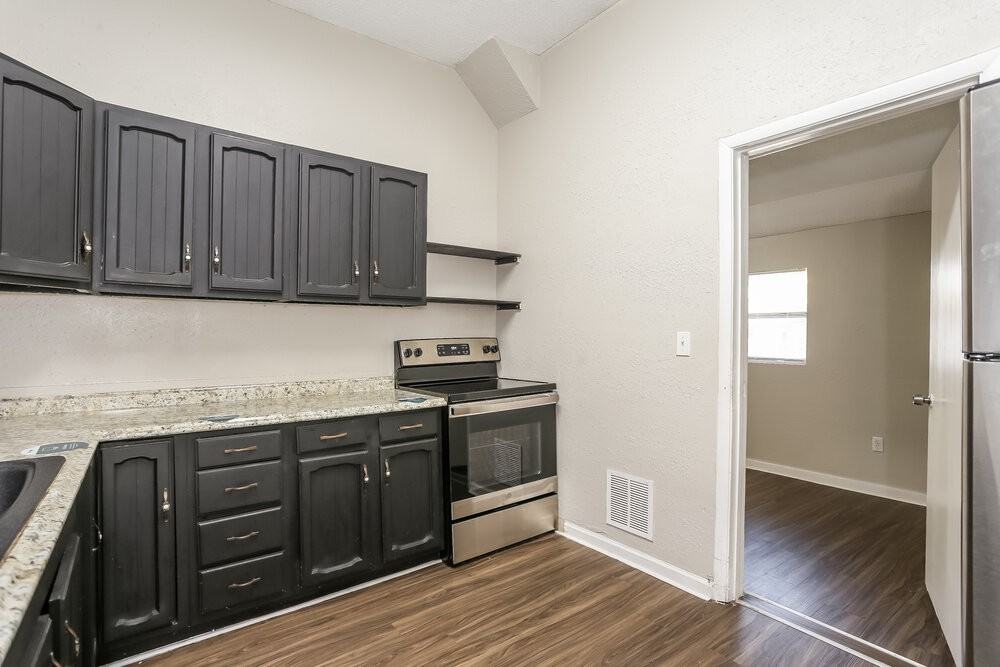 2839 Spring Park Rd - Photo 5 of 16