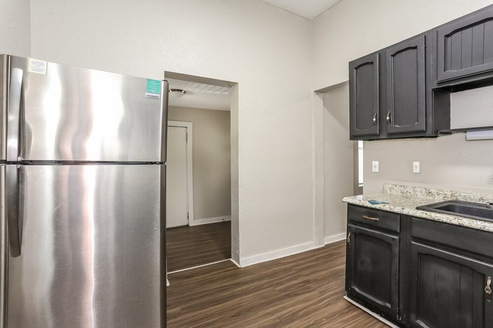 2839 Spring Park Rd - Photo 7 of 16