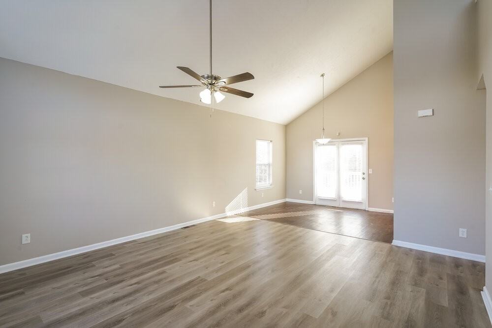 205 Lake Forest Dr - Photo 4 of 17