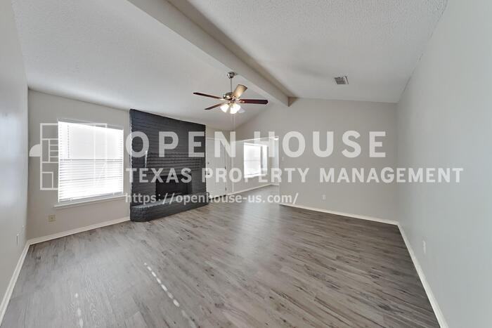 7802 Creek Wood Dr - Photo 4 of 20