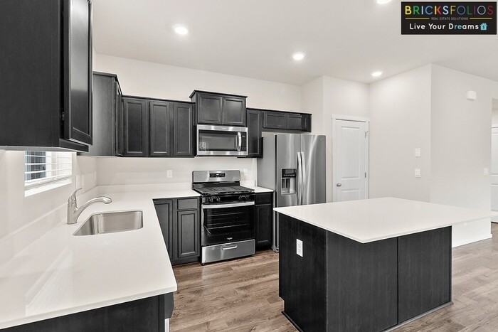 1265 Sw Pendleton Way - Photo 4 of 47