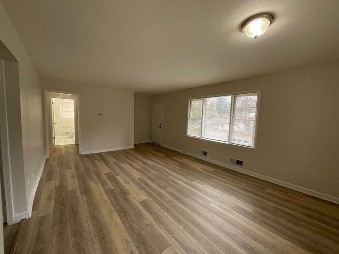 3002 1st Ave Sw - Photo 4 of 16