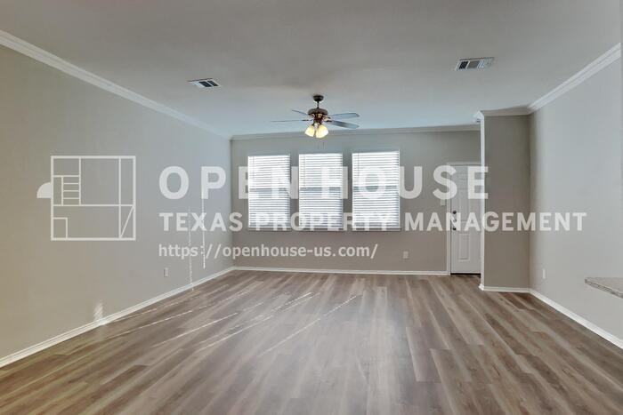 1069 Pullman Dr - Photo 4 of 21