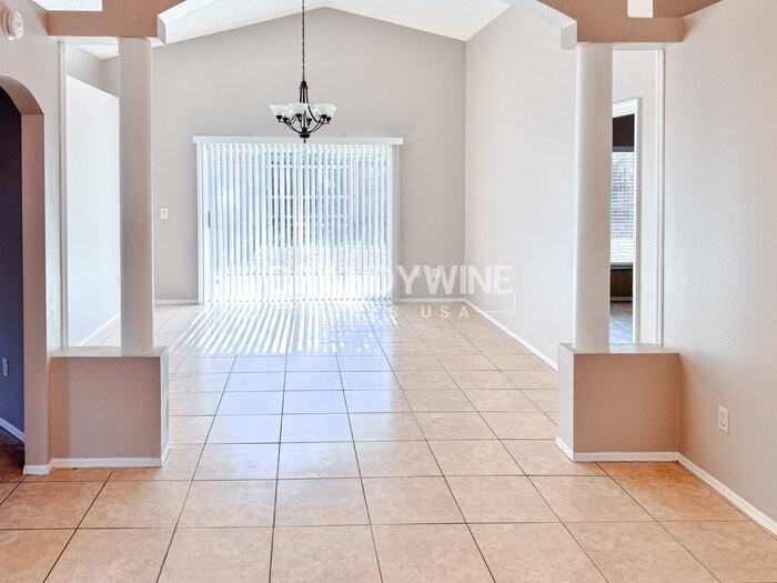 6740 Forsyth Oak Ct - Photo 3 of 17