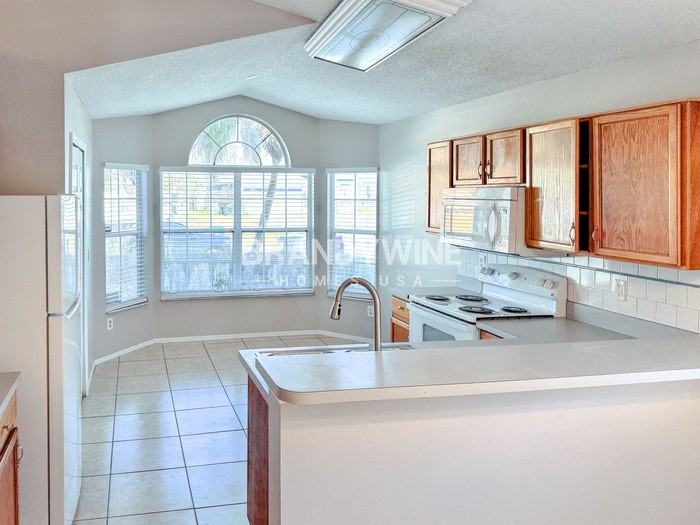 6740 Forsyth Oak Ct - Photo 6 of 17