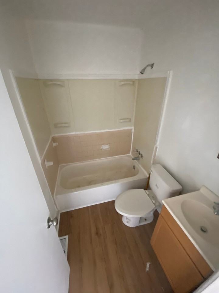 Interstate Apartments - Photo 2 of 9