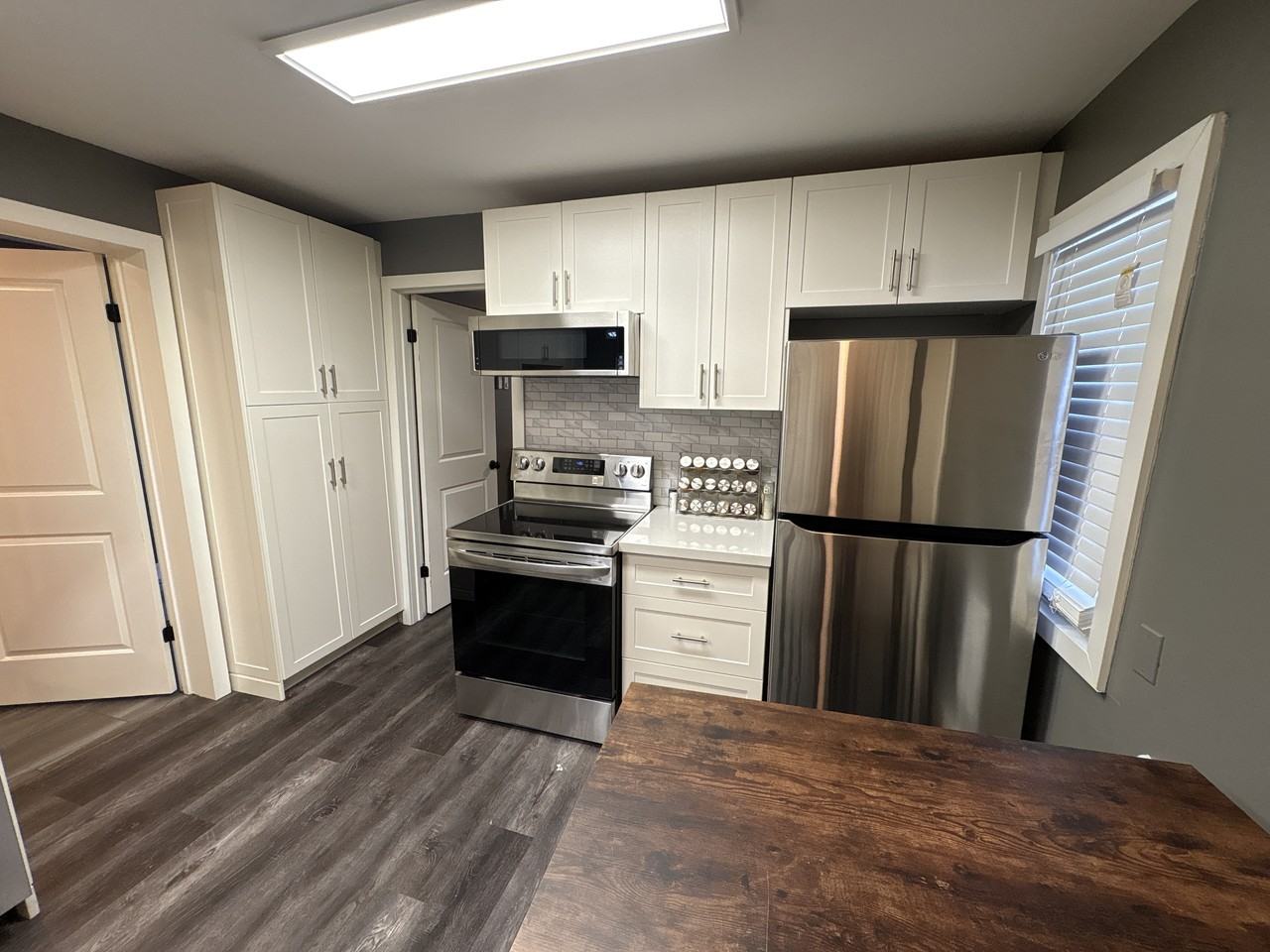 212 Rosslyn Ave N - Photo 2 of 26