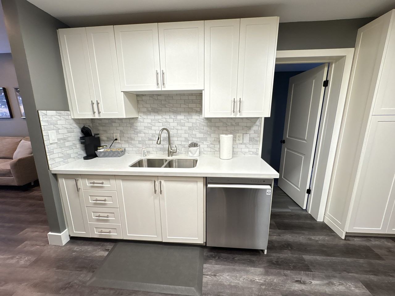 212 Rosslyn Ave N - Photo 3 of 26