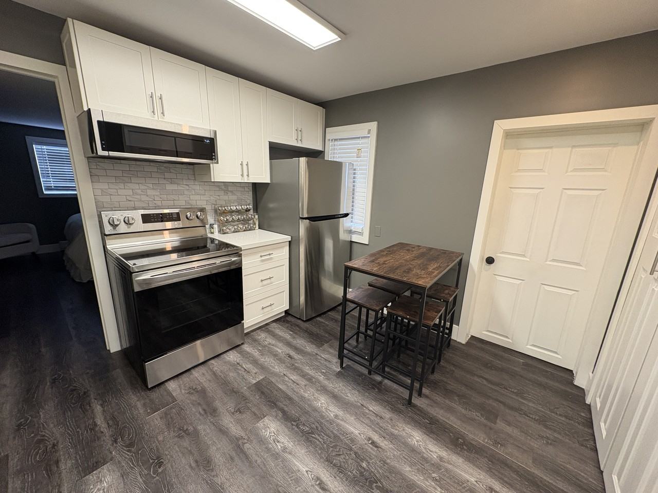 212 Rosslyn Ave N - Photo 4 of 26