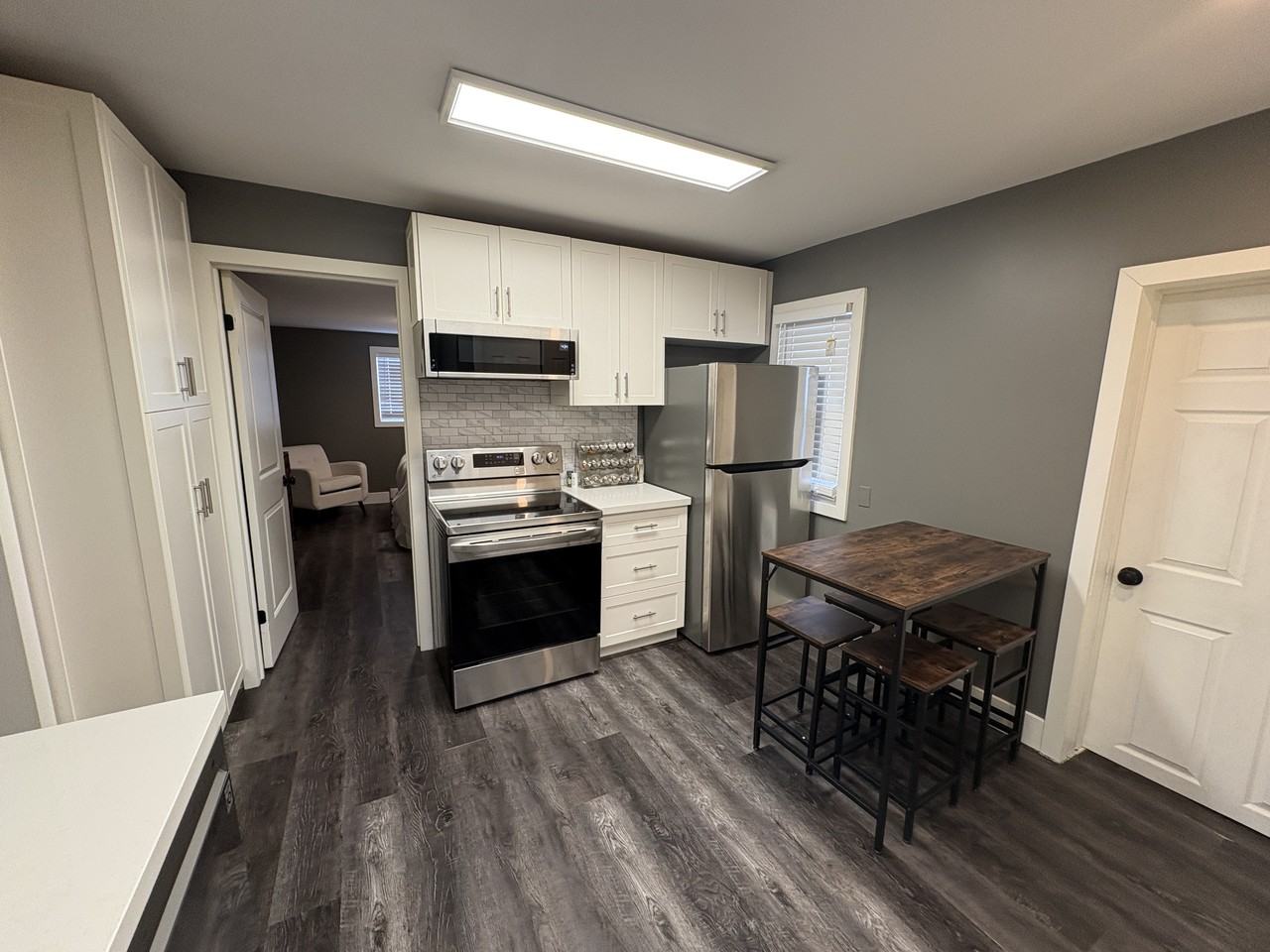 212 Rosslyn Ave N - Photo 5 of 26