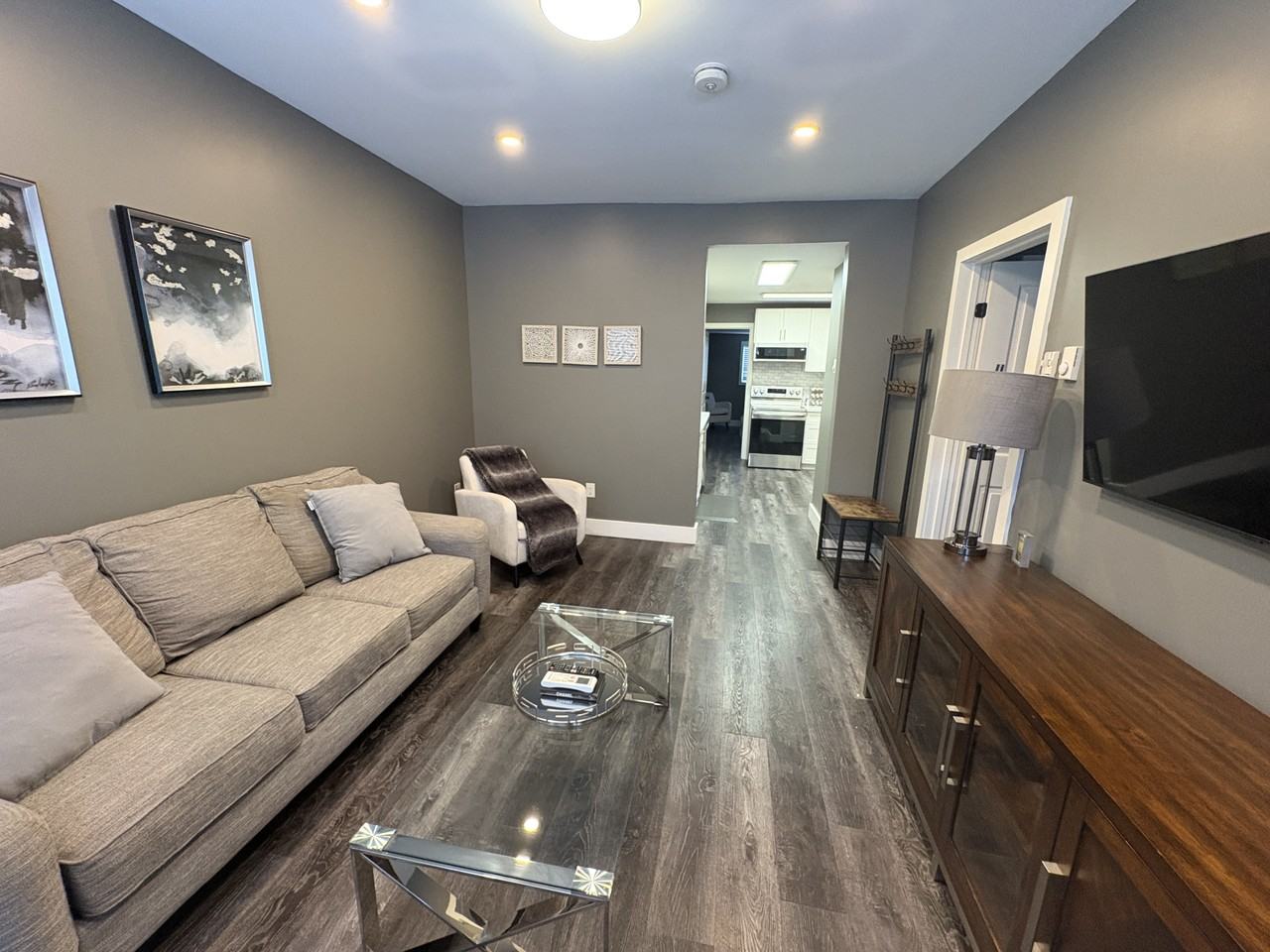 212 Rosslyn Ave N - Photo 7 of 26