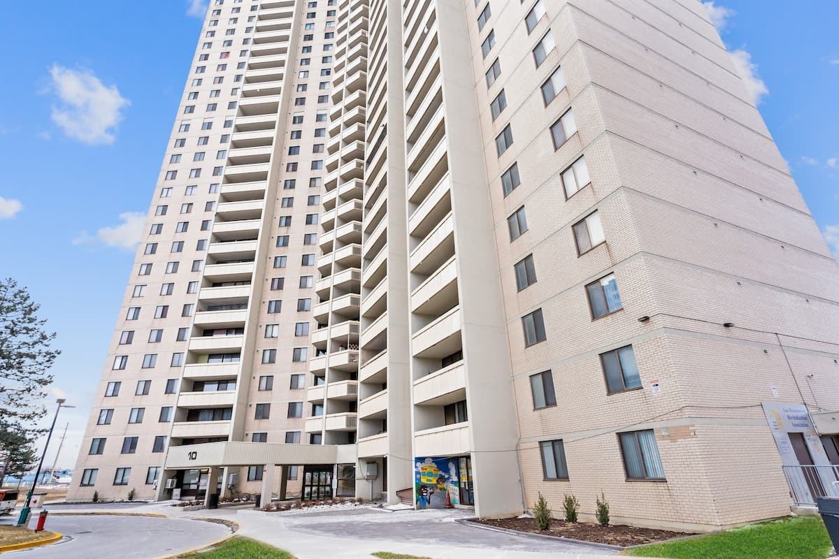 San Romanoway Apartments - Photo 3 of 13