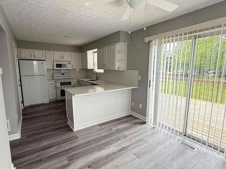 904 Charleston Way Dr Unit 20f #20F - Photo 5 of 19