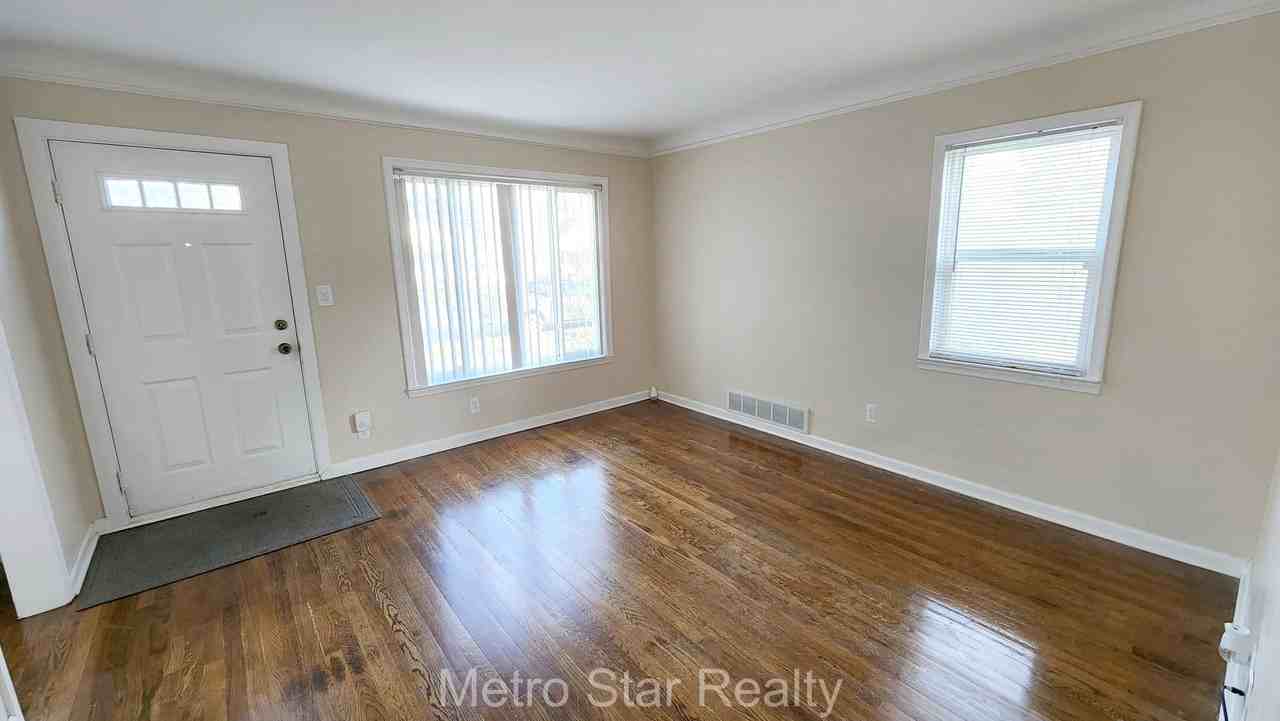 315 N Minerva Ave - Photo 4 of 22