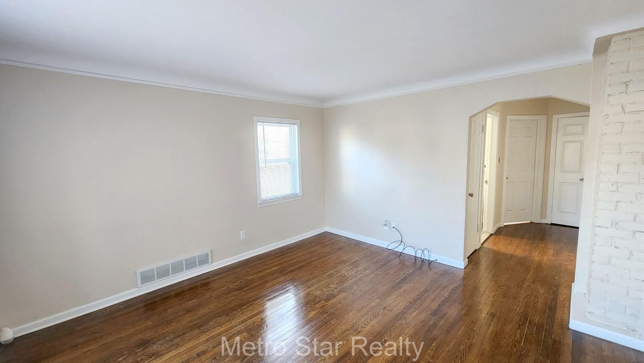 315 N Minerva Ave - Photo 5 of 22