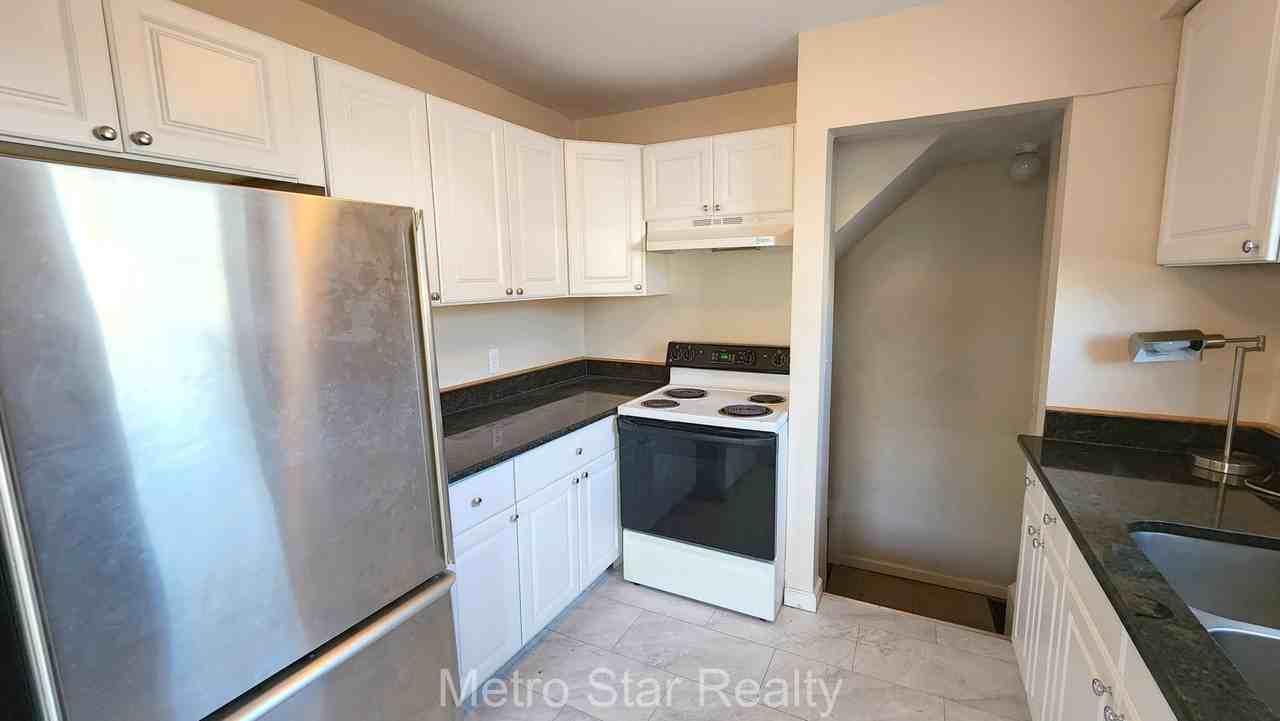 315 N Minerva Ave - Photo 7 of 22