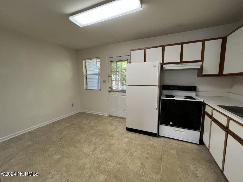 3320 Bridges St Apt 4 #4 - Photo 4 of 6