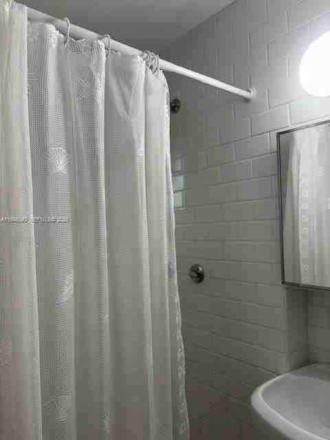 752 Nw 24th Ct #1 - Photo 7 of 9