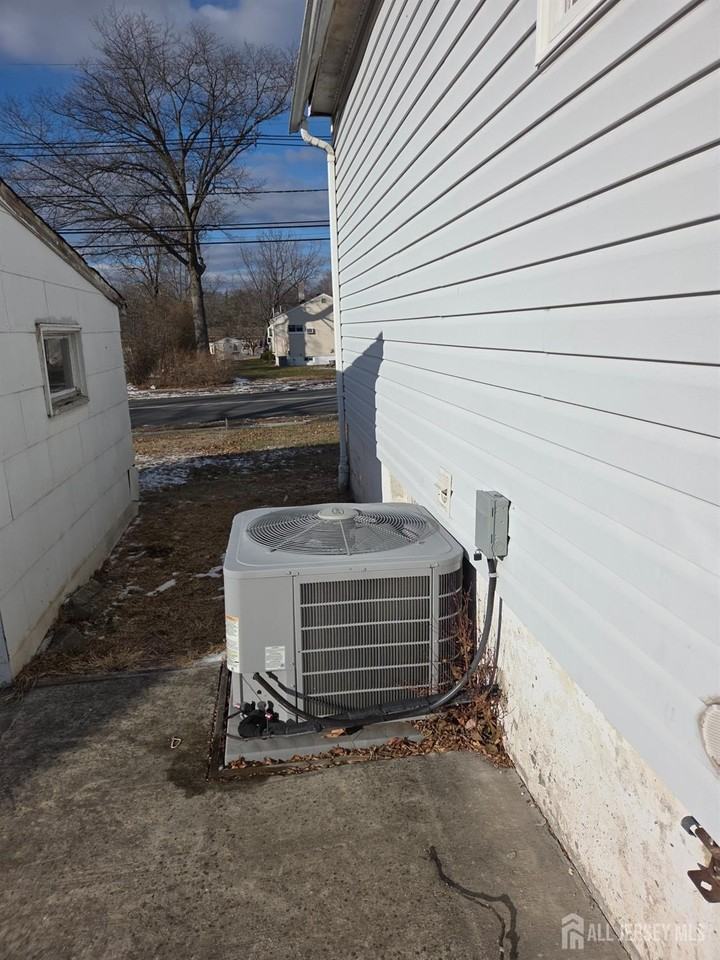 5200 Emerson St - Photo 4 of 13