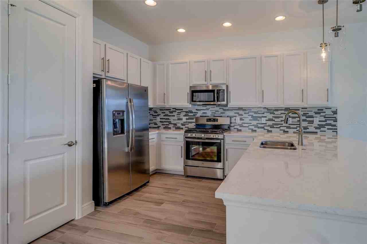 31045 Lindentree Dr - Photo 5 of 50