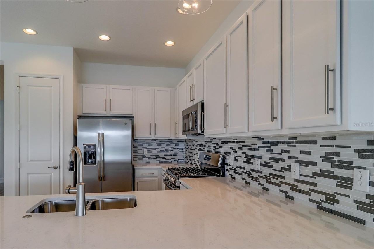 31045 Lindentree Dr - Photo 7 of 50