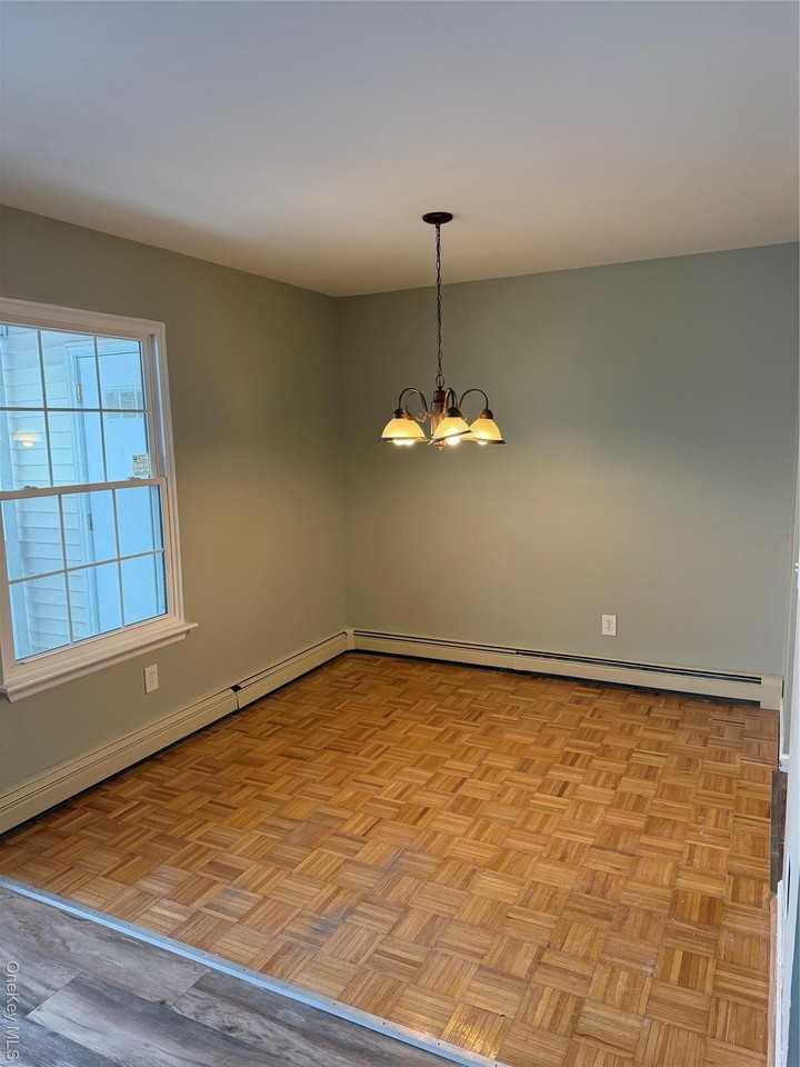 22 Lexington Hl Unit 4 #4 - Photo 5 of 11