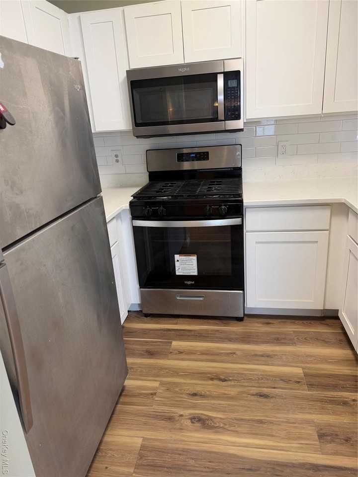 22 Lexington Hl Unit 4 #4 - Photo 6 of 11