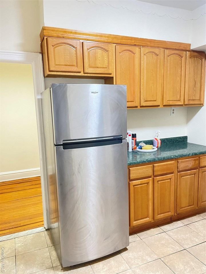 4433 Carpenter Ave Apt 7 #7 - Photo 5 of 13