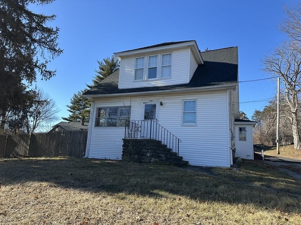 242 Greenwood St - Photo 2 of 10