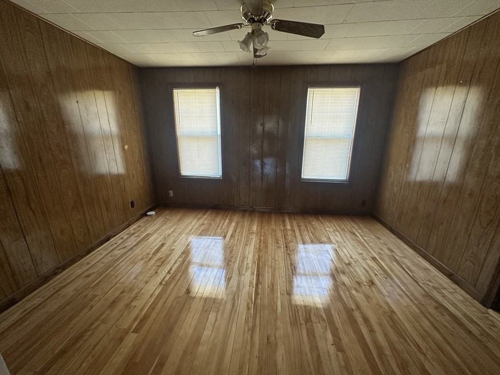 242 Greenwood St - Photo 3 of 10