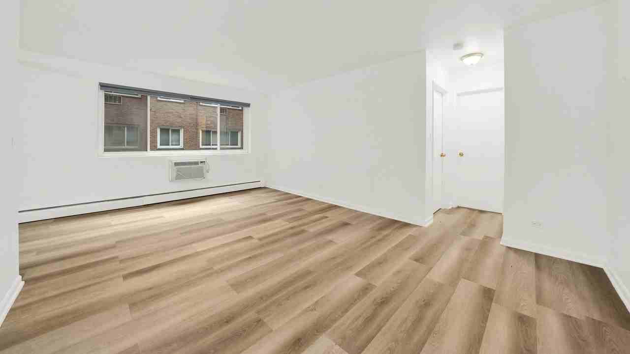 7120 N Sheridan Rd Apt 216 #216 - Photo 5 of 21