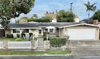 featured image of 220 Loyola Rd