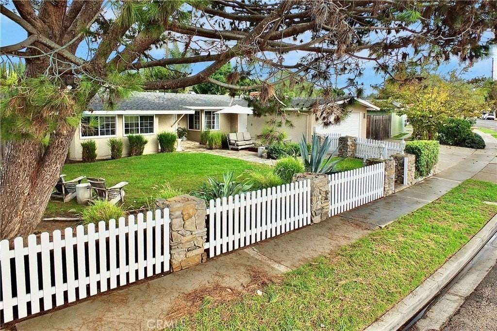 220 Loyola Rd - Photo 2 of 34