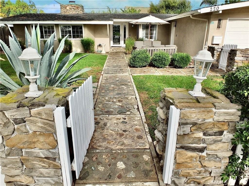 220 Loyola Rd - Photo 3 of 34