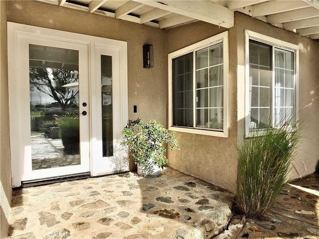 220 Loyola Rd - Photo 5 of 34