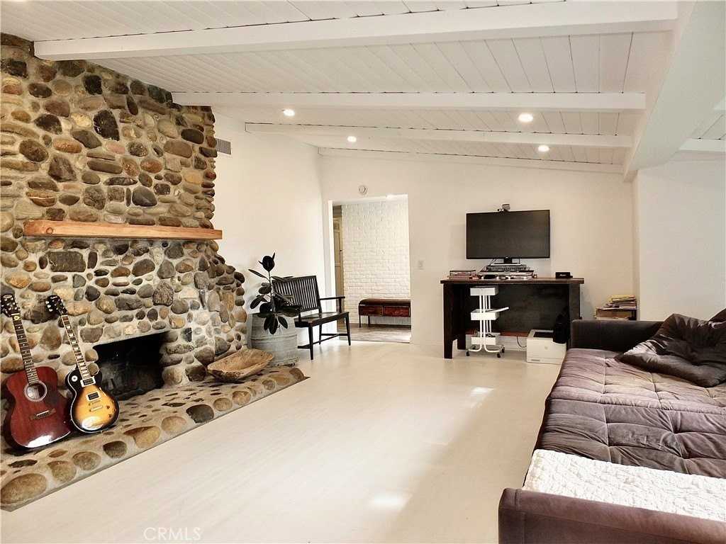 220 Loyola Rd - Photo 7 of 34