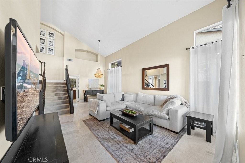 24 Goldenrain - Photo 4 of 32