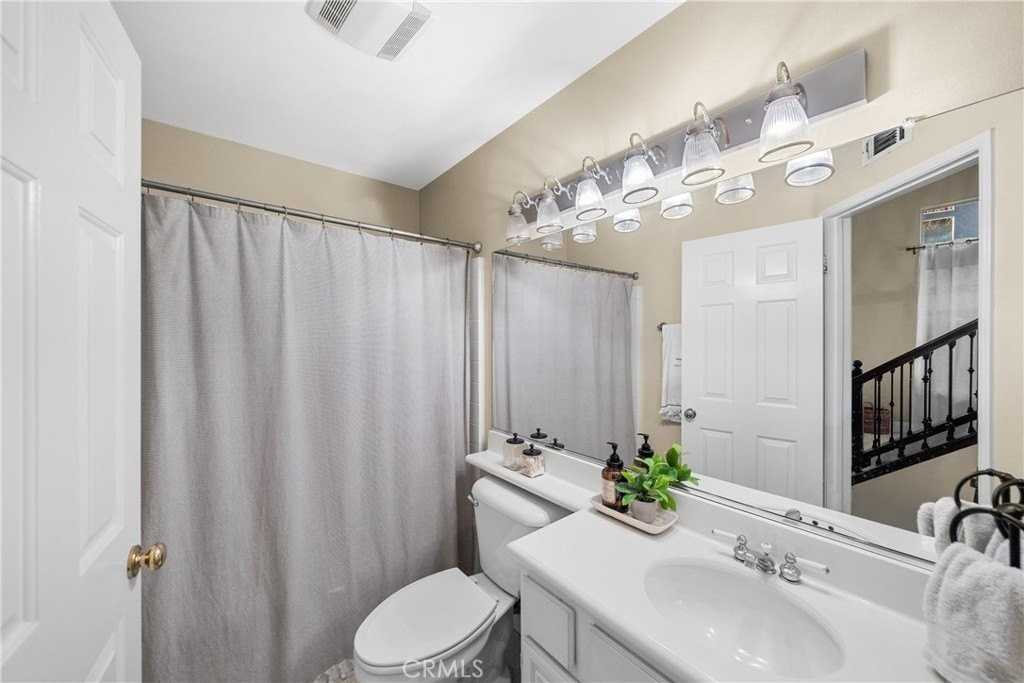 24 Goldenrain - Photo 7 of 32