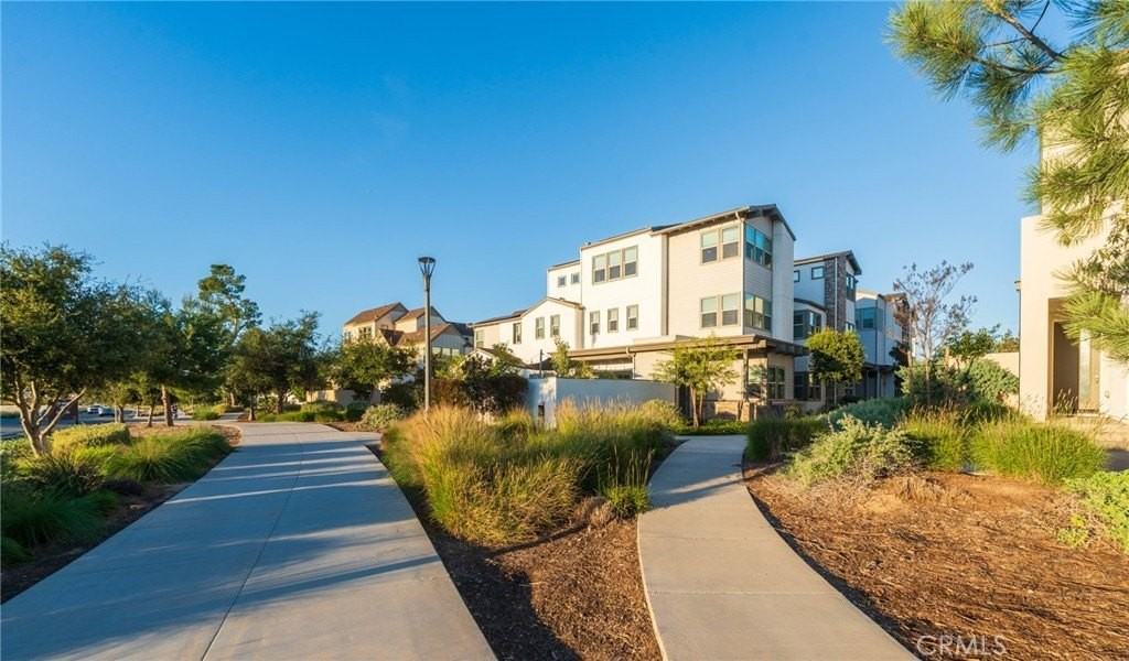 102 Spectacle - Photo 4 of 40